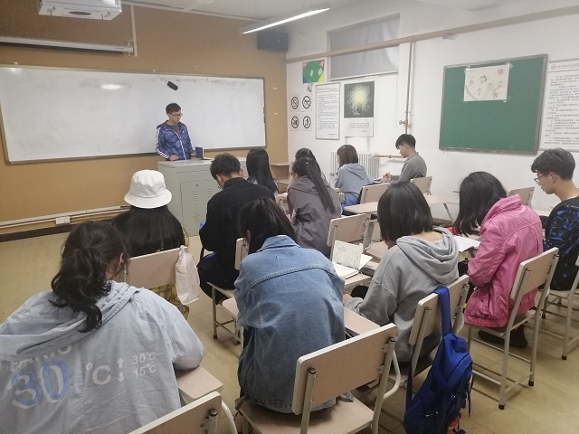 远景学院组织开展安全教育主题班会—安全教育,健康成长