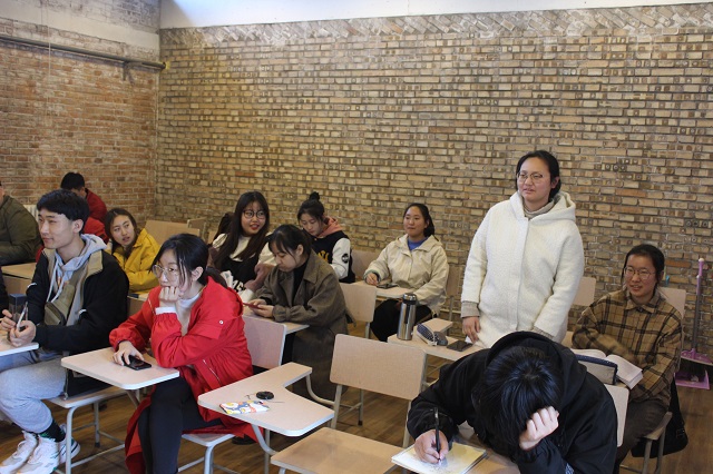 远景学院组织开展食品安全教育主题班会—关注食品安全，让“食”无忧患
