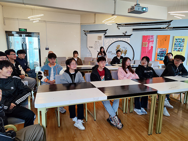 “毒品如刺,坚决拔除”禁毒教育主题班会