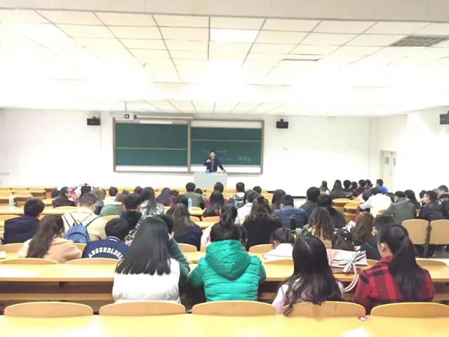 提高安全意识  促进自我发展——淬炼商学院2014级外出实习安全大会