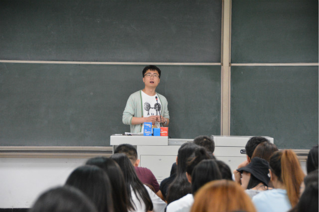 “开学第一课” 开创新篇章——经管系“开学第一课”