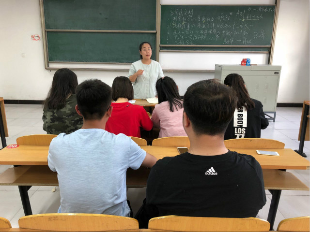 心中警钟鸣 安全意识记心间——经济与管理学院开展外出安全座谈会