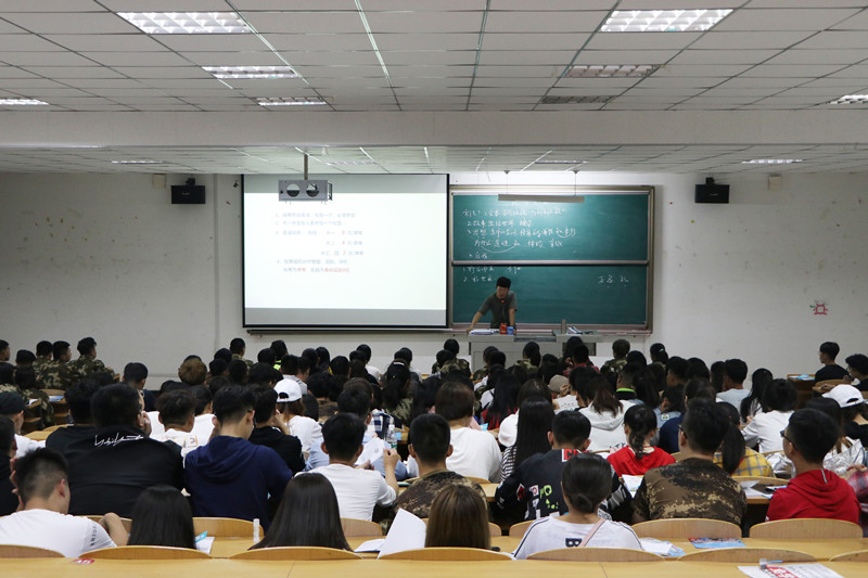 遵守校规校纪 做合格大学新生—艺术传媒学院组织2018级新生开展校纪校规主题教育活动