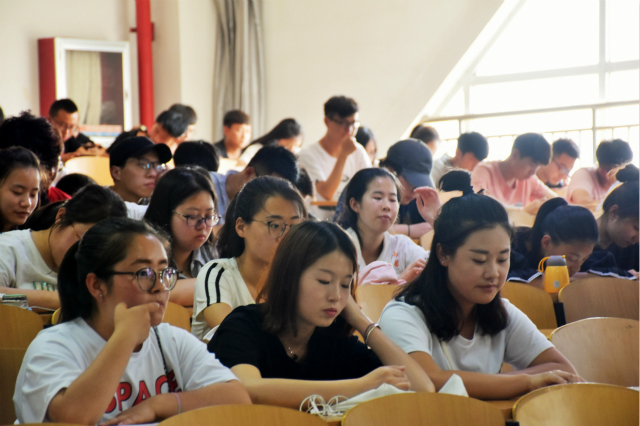 美好假期至,安全伴我行——经济与管理学院举办端午节假期安全教育讲座