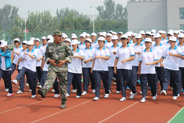 红旗飘扬,青春激昂——记环科系2014级难忘的大学军训