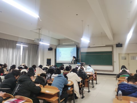 远景学院18级开展谨防电信诈骗和毒品犯罪主题讲座