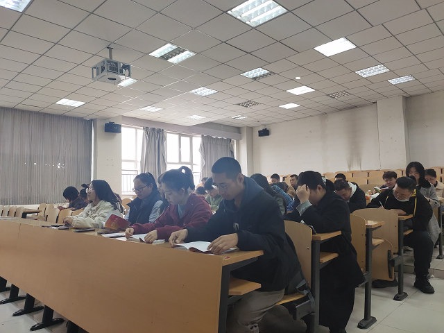 食品与环境学院开展学生诚信资助主题年级会