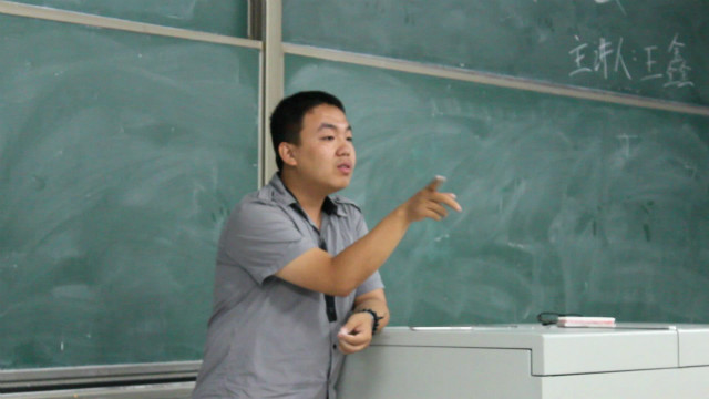 开学邂逅第一课,成就完满大学生活——环科系食安1402班开学首次班会