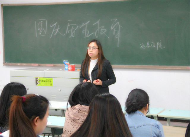 营造校园安全氛围  创造温馨学习环境——远景学院召开安全教育主题班会