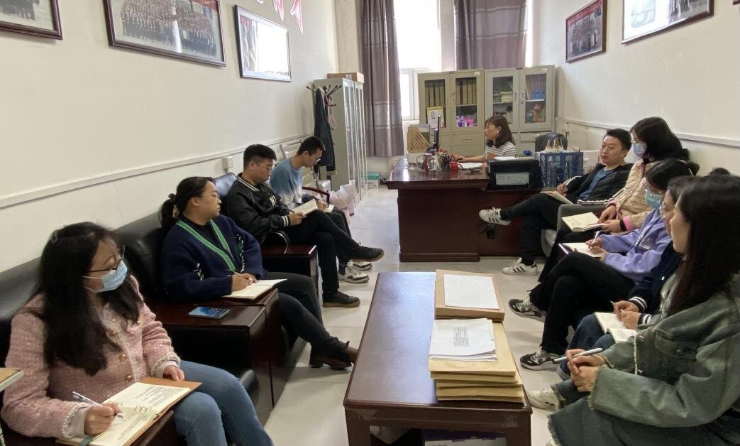 用爱与责任共成长——经济与管理学院开展“学习董事长相关讲话精神”研讨会