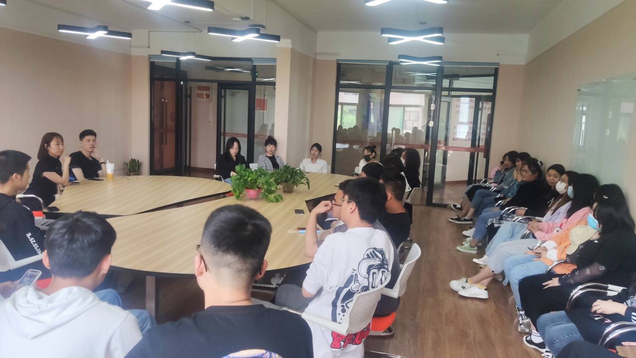 用热爱奔赴每一场山海——优秀学长就业分享会