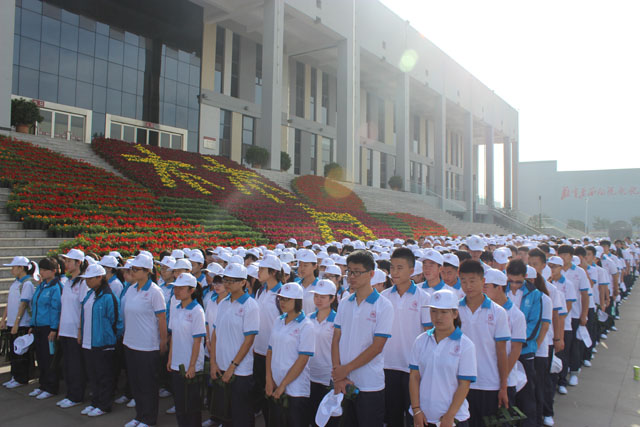红旗飘扬,青春激昂——记环科系2014级难忘的大学军训