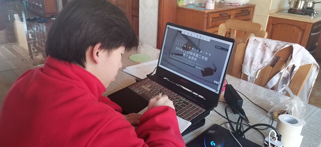 经济与管理学院中期座谈会如期开展