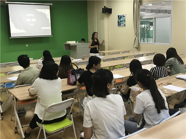 远景学院 “毕业思源 立业思本”毕业生主题教育会