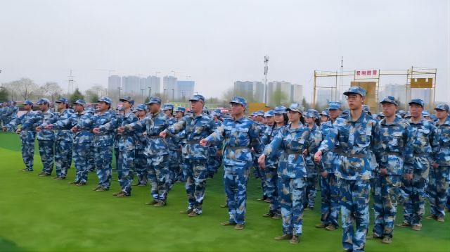 【国防教育】军训简讯丨无惧挑战,青春向阳
