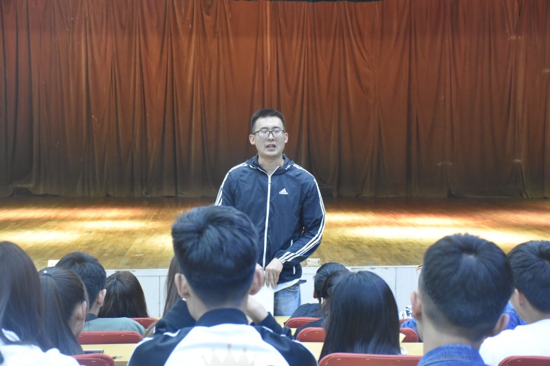 信息工程系召开2017级月总结会