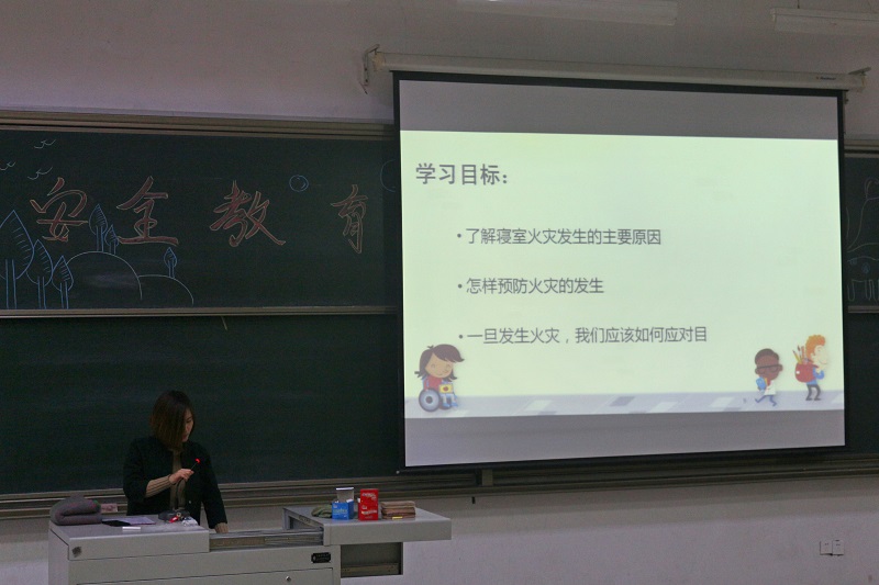 提高安全意识 树立绿色消费——环科系开展特色主题会