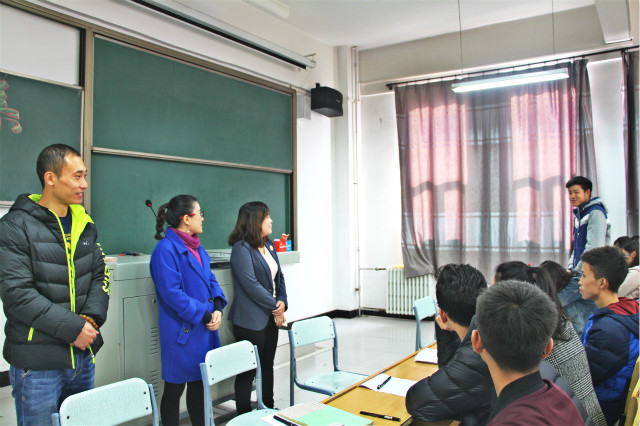 架设沟通桥梁,助力学生成长——经济管理系召开学生座谈会