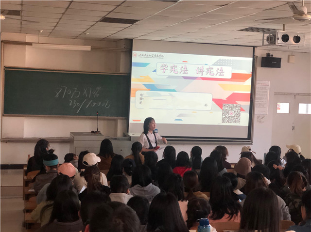 淬炼商学院开展了关于大学生“提高法律素质,加强安全防范意识”法治教育主题班会