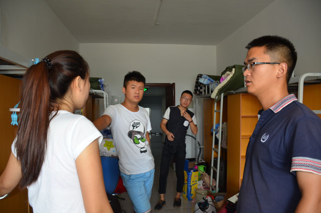 亲如一家,携手你我他——艺术传媒系16号宿舍楼搬迁帮扶