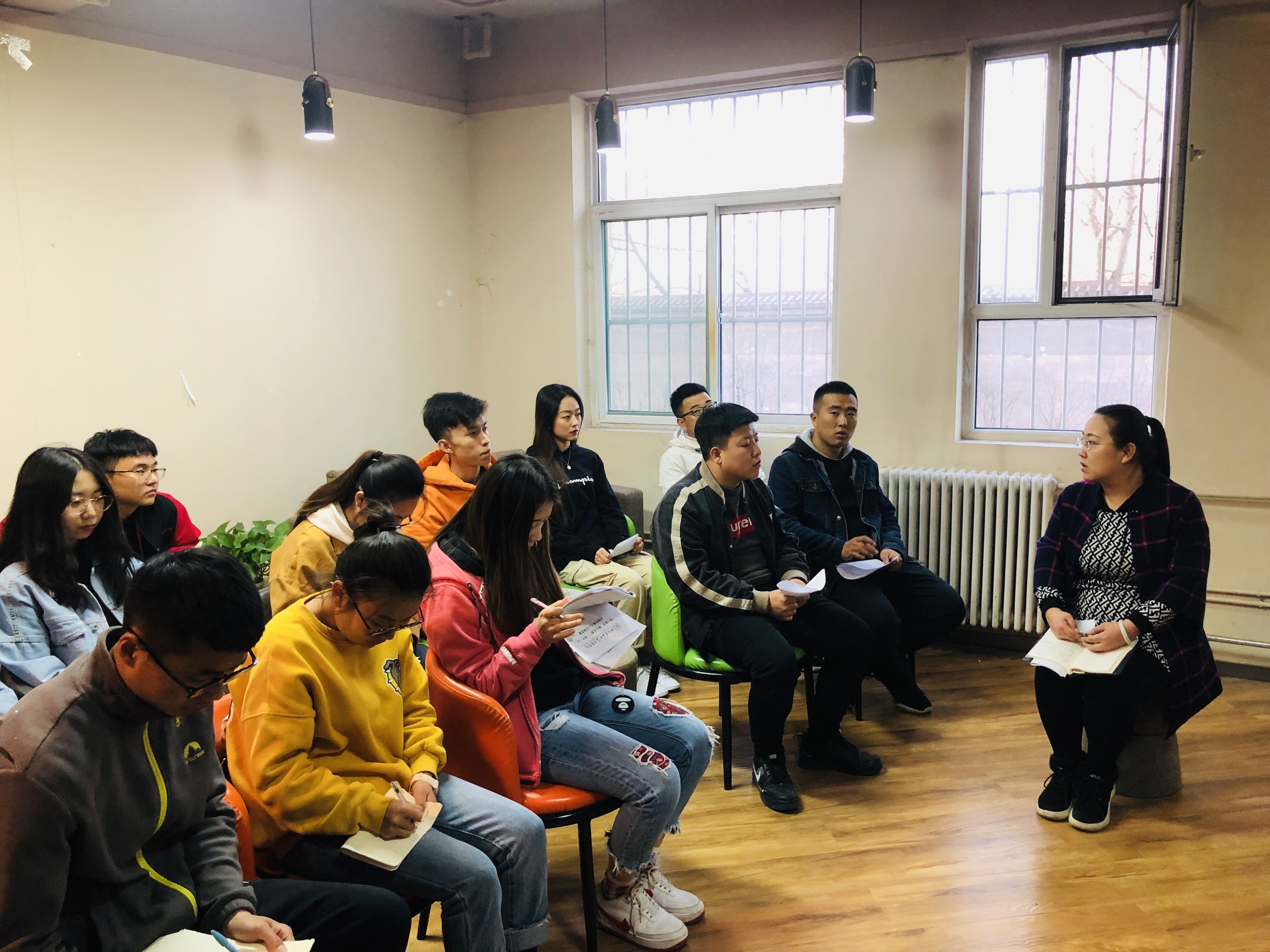 经济与管理学院开展“合理消费，杜绝铺张浪费”主题会议