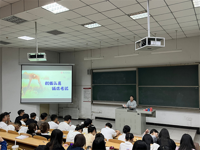 树道德新风 立诚信之本--大数据学院、信息工程学院开展诚信考试教育活动