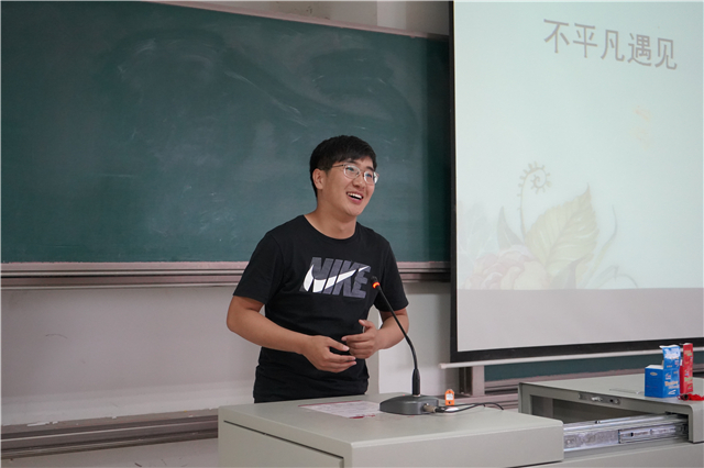 淬炼商学院开展2014级优秀毕业生宣讲（二）