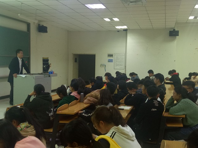 牢固安全意识 紧抓学风建设-食品与环境学院开展2019级学风建设主题年级会