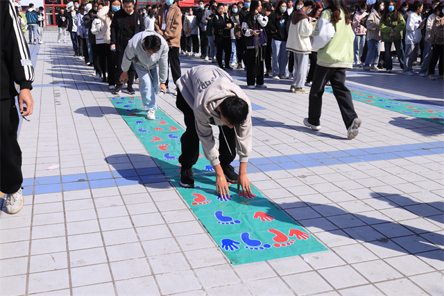 第四届“拥抱阳光,青春无悔”精神卫生月专题活动之户外宣传活动圆满举行
